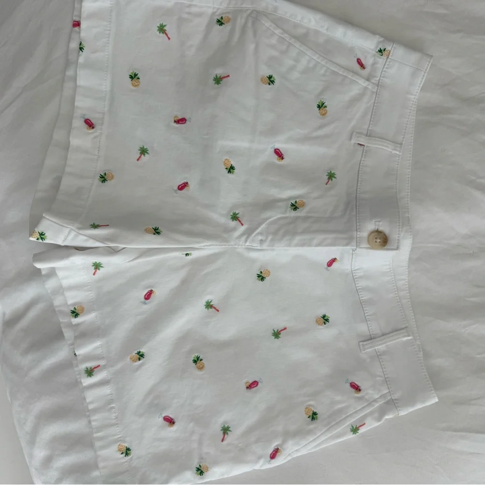 Tommy Bahama Boracay® Tropical Toss Embroidered 5-Inch Shorts.  Size 6 - Picture 4 of 9